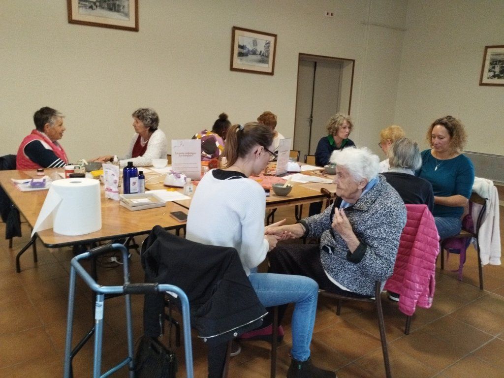 Atelier socio-esthétique  'confection d'un baume pour les mains et massage' journée des aidants MDS de Nemours